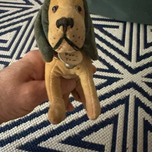 Vintage Modern Toy Plush Tan Dog Toy complete with collar, bell and fob label - Picture 2 of 8